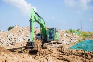Excavadora de cadenas usada robusta de 3000 kg con pala dozer frontal y cucharón hidráulico reforzado para nivelación en construcción - Product Image 5