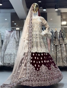 Lehenga Choli de Terciopelo Bordado Color Granate para Mujer con Dupatta de Red, Traje Tradicional para Bodas de India y Pakistán, Largo hasta el Suelo, Corte Regular - Product Image 5