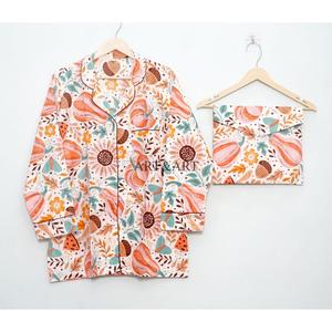 ชุดนอนผ้าฝ้ายแท้ 100% ขายดีที่สุด แขนยาว สวมใส่สบาย ชุดนอนแสนอบอุ่นสำหรับผู้หญิง ชุดลำลองติดกระดุมแบบคลาสสิก - Product Image 2