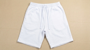 Shorts unis de couleur rouge à taille élastique, coupe régulière unisexe, à porter en toutes saisons - Product Image 5