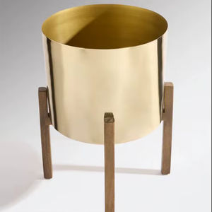 Pot de fleurs de luxe avec support en bois, pot en laiton avec support, décoration de maison de luxe, pot en métal pour l'exportation - Product Image 1