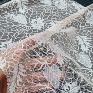 Tela de Encaje Elástica Ligera con Diseño Floral Botánico, Nailon y Spandex, 150 cm, Tejido de Punto por Urdimbre para Vestidos de Novia, Lencería y Prendas de Vestir - Product Image 4