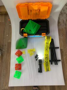 Kit de délimitation de scène de crime avec cônes de signalisation, ruban adhésif, piquets, lampe torche et trépied, garantie 1 an - Product Image 5
