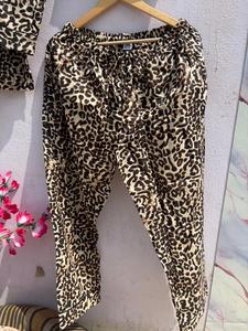 Ensemble de pyjama en coton pour femmes, imprimé léopard, ensemble de vêtements de nuit, ensemble de détente avec poche, pyjama boutonné, doux et respirant - Product Image 4