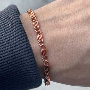 Bracelet en cuivre moderne élégant fait à la main pour femmes, cuivre pur pour soulager la douleur et le stress, ajustement réglable - Product Image 2