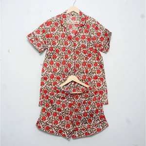 Conjunto de pijama de algodón 100% hecho a mano en India, transpirable, estampado a mano, estilo vintage, ropa de dormir corta para mujer. - Product Image 6