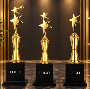 Trofeo de estrella personalizado disponible con grabado de logotipo. Trofeo de metal premium para instituciones educativas, oficinas corporativas y deportes. - Product Image 1