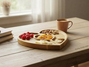 Bandeja de servir de madera natural en forma de corazón, set de regalo para el Día de San Valentín, plato romántico con forma de corazón para queso, frutas y charcutería. - Product Image 6