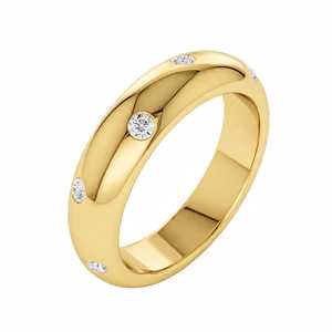 Bague de mariage minimaliste pour femme en argent sterling plaqué or 14K avec moissanite taille brillant rond et sertissage gypsy en forme de dôme - Product Image 2