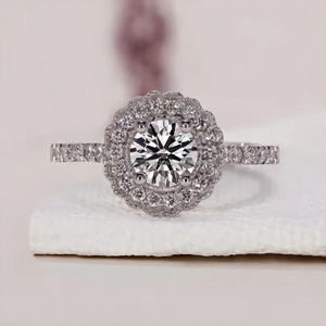Anillo de Oro Blanco con Diamantes de Corte Redondo para Mujer – Joyería Fina Elegante y de Lujo para Compromiso, Boda y Aniversario - Product Image 1
