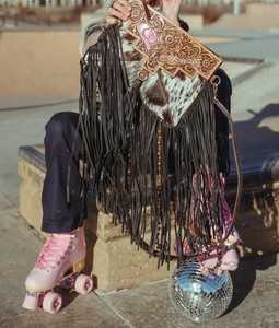 Bolso Bandolera de Cuero Vacuno con Flecos Estilo Western – Bolso de Hombro Boho Vintage Hecho a Mano con Borlas Largas para Mujer - Product Image 2