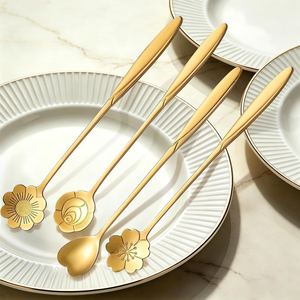 Cuchara de Postre Dorada Premium, Diseño Floral Elegante, Cuchara de Acero Inoxidable para Servir Postres, Vajilla Decorativa Dorada - Product Image 4