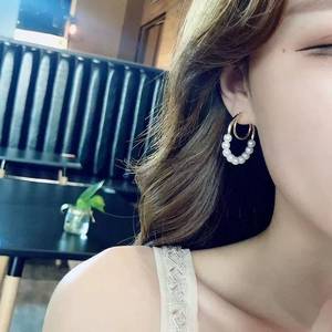 Pendientes de Perlas de Agua Dulce Redondas Naturales de Zhuji de 4-5 mm con Círculo Aurora Impecable, Diseño de Alta Calidad, Hebilla de Plata Pura - Product Image 2