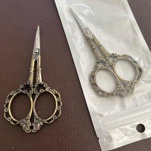 Tijeras de Lujo Hechas a Mano Resistentes al Óxido con Corte Suave, Agarre Cómodo, Personalización y Diseño de Boutique para Costura - Product Image 1