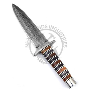 มีดด็อกเกอร์ใบมีดเดี่ยวสองคม ด้ามจับเหล็กดามัสกัสทำมือ รุ่นใหม่ ดีไซน์เฉพาะ สำหรับสะสม ใช้เอาตัวรอดกลางแจ้ง และล่าสัตว์ - Product Image 4