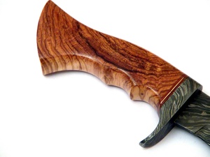 Handgeschmiedetes Bowie-Messer aus Damaszener Stahl mit Rosenholzgriff & Lederscheide, 15 Zoll, Damaszener Clip-Point-Messer mit verstecktem Schaft, Jagdmesser - Product Image 4