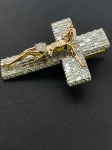 Pendentif croix en argent 925 plaqué or jaune avec pierre moissanite taille baguette, pendentif religieux, bijoux chrétiens - Product Image 2