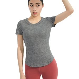 Servicio de etiquetas privadas y colgantes personalizados, camisetas para mujer con marca personalizada, camisetas para mujer de fácil cuidado, venta al por mayor. - Product Image 1