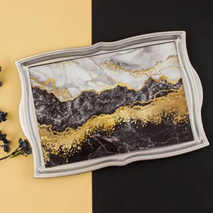 Plateau de service décoratif rectangulaire en bois avec bordure blanche, finition émaillée, imprimé, pour la maison et les mariages - Product Image 1