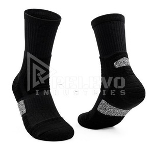 Chaussettes de sport antidérapantes personnalisées pour hommes, écologiques, respirantes, en nylon et élasthanne, pour le football, le basketball, la course à pied, vente en gros - Product Image 4