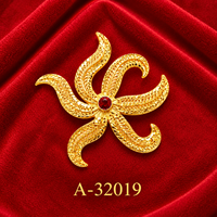 Broche vintage florale en filigrane, ton argenté, avec zircon central et strass, épinglette décorative pour femme, cadeau pour mariage ou fête