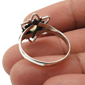 Bague en argent sterling 925 faite à la main avec pierre de citrine ronde de style vintage, petite pierre précieuse, design floral tendance, bagues bohèmes - Product Image 3