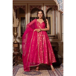 Vestido de Diseñador Hecho a Mano con Estampado Floral, Silueta en A y Cintura Impero para Fiestas, con Pantalón y Dupatta - Product Image 4