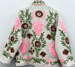 Manteau d'hiver blanc bohème Twin Feet avec broderie florale Suzani, veste en coton TNT coupe-vent, tricoté épais, col mandarin - Product Image 3