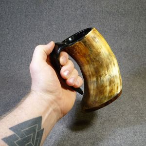 Tasse en corne de loup gravée - Product Image 6