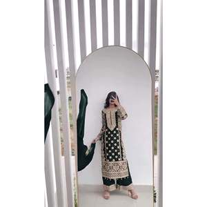 Conjunto de Top, Pantalón y Dupatta para Mujer de Diseñador con Bordado de Lentejuelas - Product Image 1