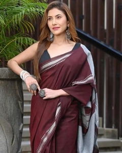 Sari KV pour femme en pur coton tissé à la main, Khadi traditionnel, séchage rapide, pour fêtes d'automne, mariages et Diwali, avec motif en relief - Product Image 1