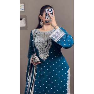 Robes de bal de fin d'année au look de créateur avec dupatta et bas de robe à broderies lourdes et sequins - Product Image 3