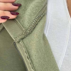 เสื้อฮู้ดไหมพรมแบบซิปเต็มตัว พิมพ์โลโก้ตามสั่ง ขายส่ง ปี 2026 สำหรับผู้หญิง ฤดูใบไม้ร่วง ฤดูหนาว ผ้าฝ้าย 100% บริการ OEM - Product Image 2