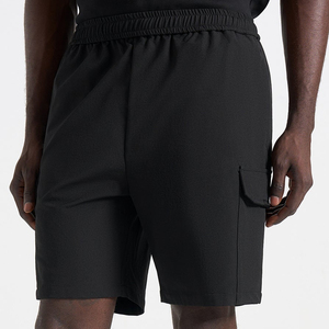 Shorts cargo noirs pour hommes, taille élastique, séchage rapide, poches, longueur bermuda, style décontracté, couleur unie, polyester tissé - Product Image 1