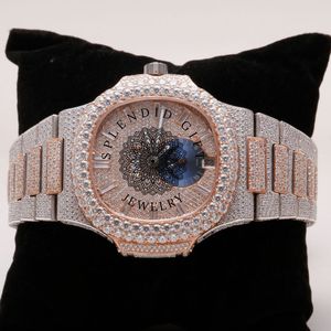 Splendide Montre de Luxe pour Homme avec Diamants, Boîtier Argenté 28mm en Moissanite, Verre Saphir, Mouvement Analogique à Quartz ETA, Cadran Discret - Product Image 1