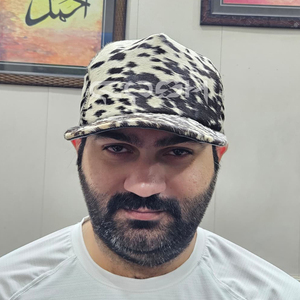 Gorra de béisbol de cuero vacuno con pelo, negra y blanca, estilo western con estampado de vaca, tipo trucker - Product Image 1