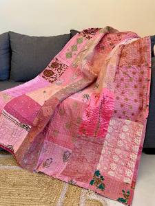 Colcha Vintage Bohemia Bordada con Parches, Colcha Indiana Kantha Hecha a Mano para Uso en Hoteles y Hogares - Product Image 3