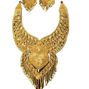 Chic gold long haar designs In A 