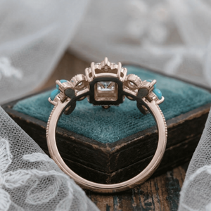 Anillo de compromiso de moissanita verde con gema de laboratorio de esmeralda, corte marquesa, engaste de garra, chapado en oro, para mujer, moderno, para boda - Product Image 3