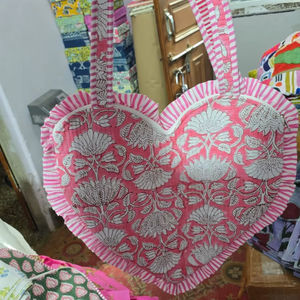 กระเป๋าสะพายไหล่ทรงหัวใจผ้าฝ้ายลายควิลท์สีพื้นสำหรับผู้หญิง ดีไซน์น่ารักทันสมัย พิมพ์ลายบล็อก แต่งระบาย ซิปปิด ใช้ได้ทั้งฤดูร้อนและฤดูใบไม้ร่วง - Product Image 1