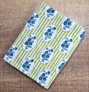 Tela Popelina 100% Algodón con Estampado Floral Botánico, Tejido de Peso Medio, 53/54 Pulgadas de Ancho, para Prendas de Vestir y Decoración del Hogar - Product Image 1