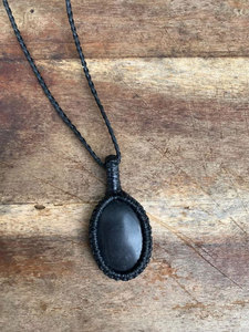 Collier ajustable en macramé avec pendentif en quartz, motif papillon, inspiré du bouddhisme, plaqué cuivre, bijoux minimalistes de guérison - Product Image 4