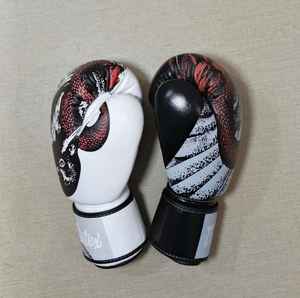 Guantes de Boxeo Impresos con Logotipo Personalizado, Precios de Mayoreo Fair Tex 2025, Guantes de Entrenamiento de Muay Thai Hechos con Cuero Genuino - Product Image 2