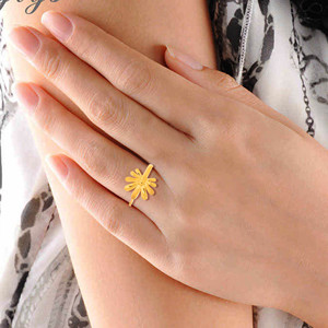 Elegante Anillo Dorado con Diseño Floral de Hojas Abiertas para Mujer, Chapado en Oro, Joyería de Moda - Product Image 2
