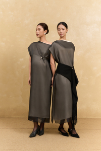 Vestido Casual Holgado de Hombro Asimétrico de Organza de Seda Transparente de Lujo, Elegante y Minimalista para Verano, Vietnam, ODM OEM - Product Image 2