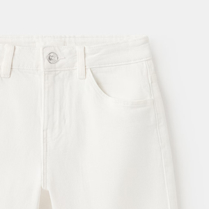 Vêtements décontractés pour enfants en tissu durable et élégant / Design de haute qualité avec logo personnalisable, poches latérales et logo sur mesure - Product Image 4
