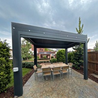 Pavillon de jardin moderne avec structure en acier thermolaqué noir et auvent à lames orientables résistant aux intempéries pour un confort quotidien en extérieur