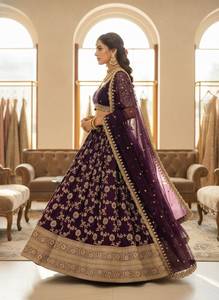 Lehenga en soie Miragi Jacquard à motifs rapides avec broderie de sequins, fils et Jari, blouse en Georgette et dupatta en Georgette - Product Image 5
