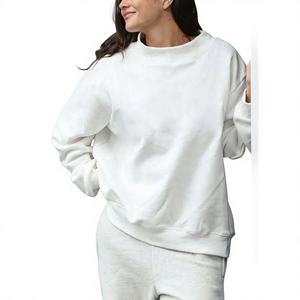 Pull léger à col montant pour femme – Haut doux et confortable conçu pour la mode superposée automne-hiver - Product Image 1