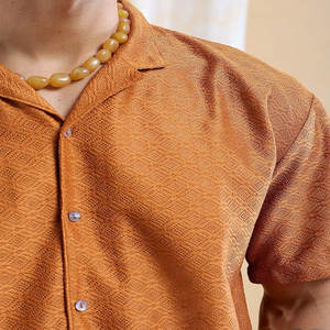 Cuello de botón para hombre, ropa de playa de manga corta, secado rápido, satén, poliéster, diseño de logotipo personalizado, sublimación, antiarrugas, transpirable - Product Image 3